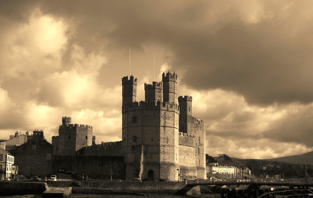 Caernarvon - Towns, Cities & Places, Town | Tower | Wales | Castle | History | Walls