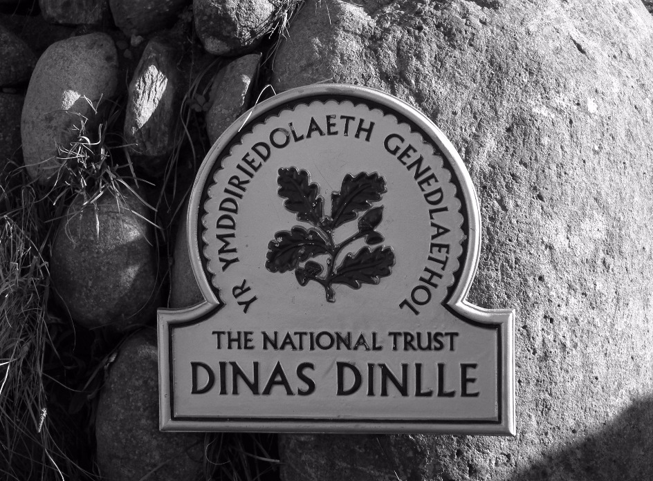 Dinas Dinille - Towns, Cities & Places, Beach | Places | History | Wales | Welsh | Settlement