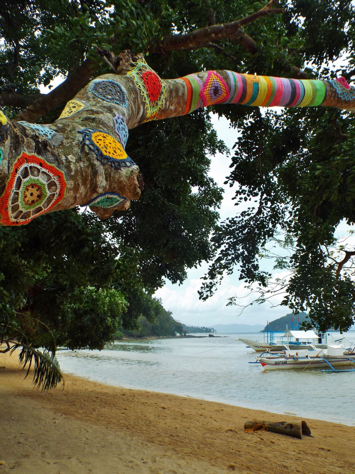Crochet decorated tree, Tree | Handmade | Crochet | Beach | Travel | colours | Sea | Summer | Craft | Island | Palawan | Creations | Sand | Green | Boat | Boats