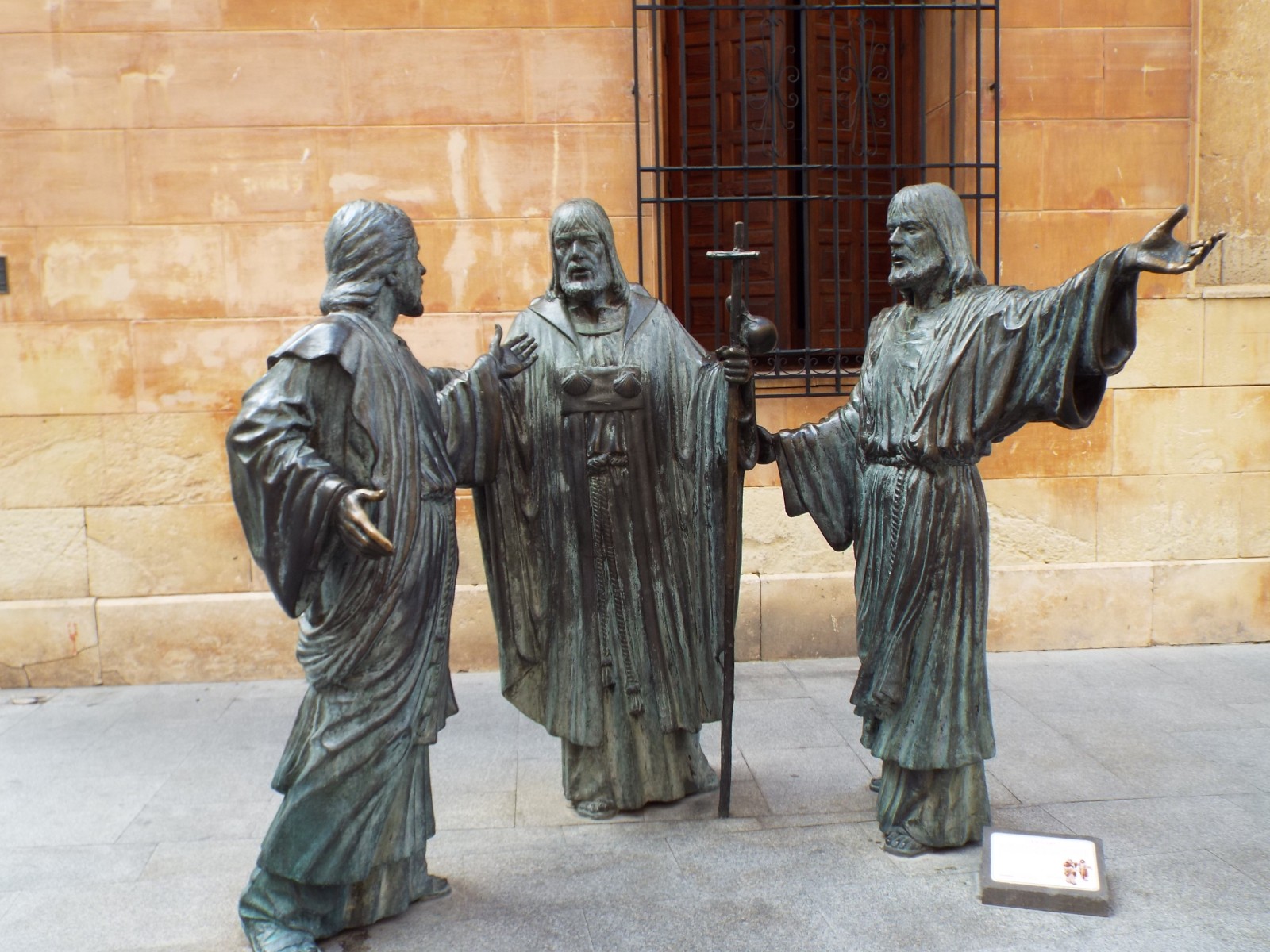 Bronze statues 