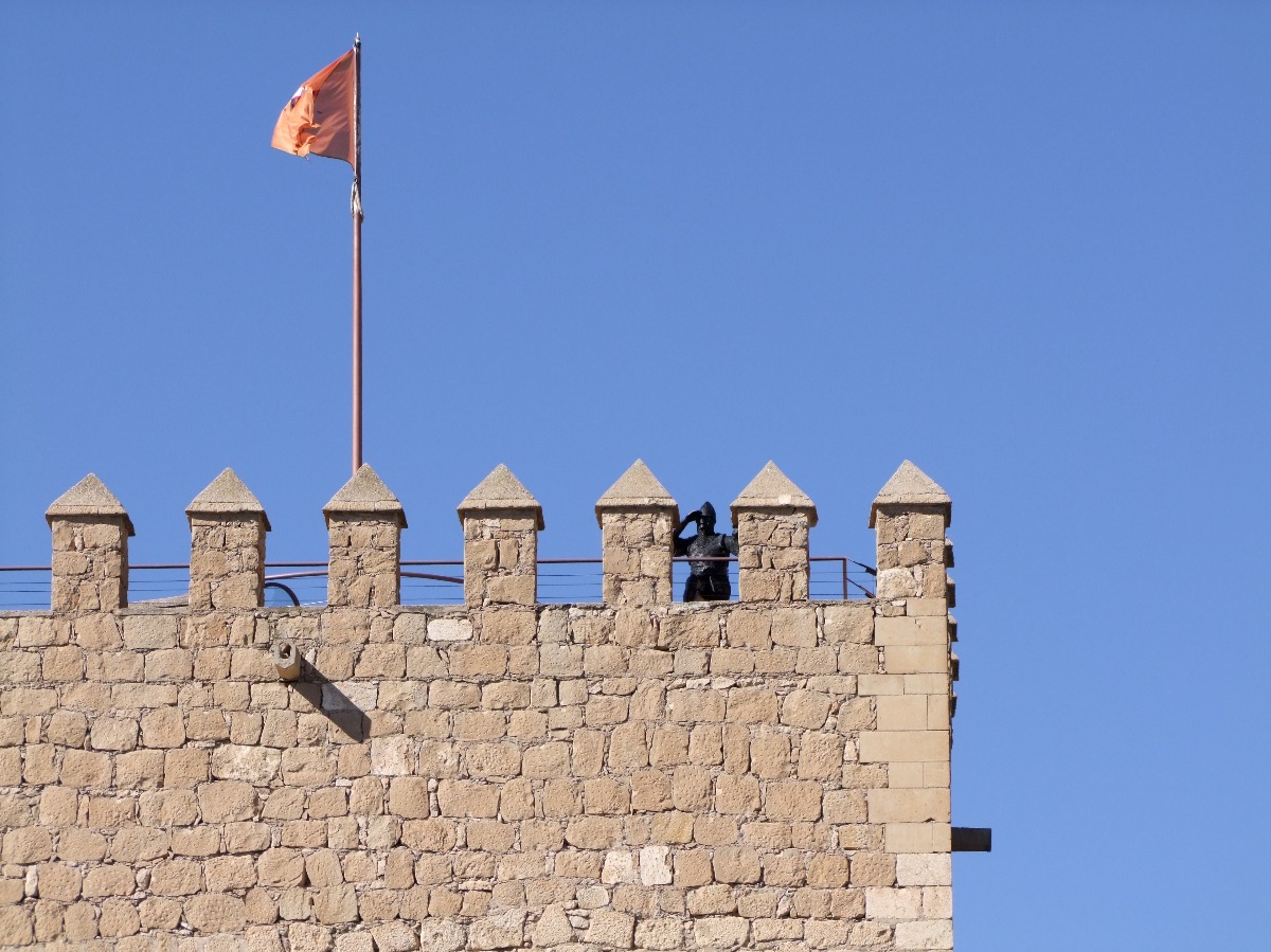 Castle walls, Castle | Architecture | History | Stone | Sky | Blue | Guard | City | Walls | Tower