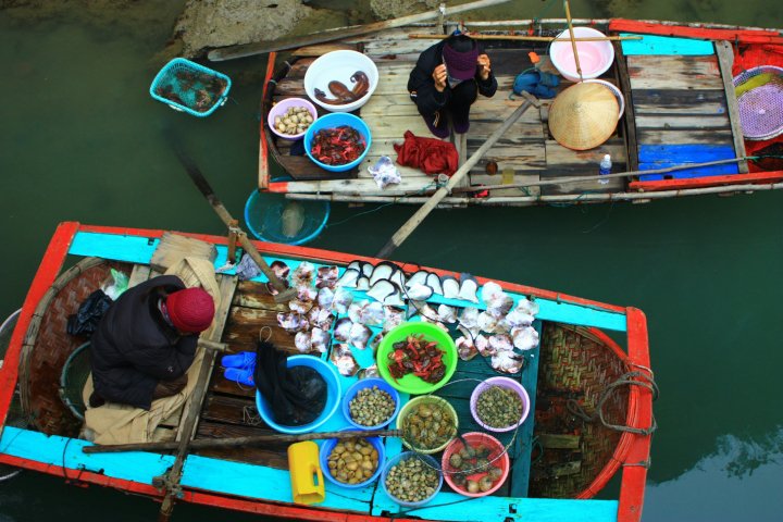 Floating Food Sellers, People | Food | Boat | Water | River | Vietnam | Market