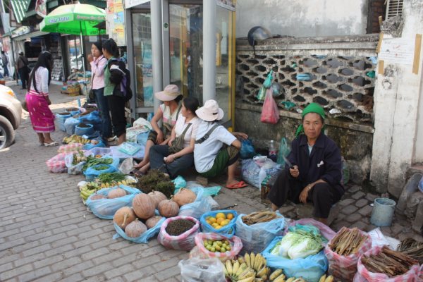 Steet Vendor, Woman | People | Vendor | Street | Asia | Food | City